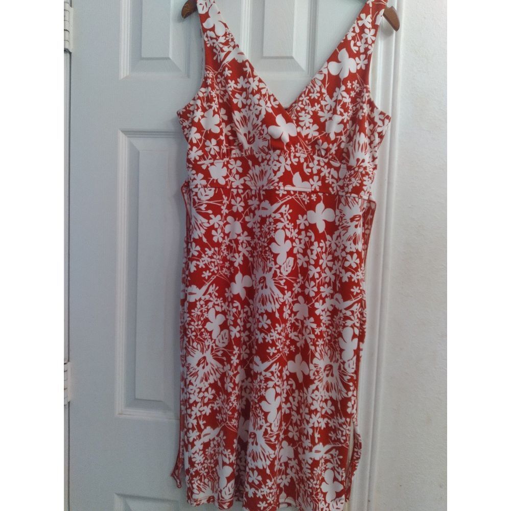 Elegant Red and White Floral Summer Dress V-Neck Sleeveless Midi Sundress